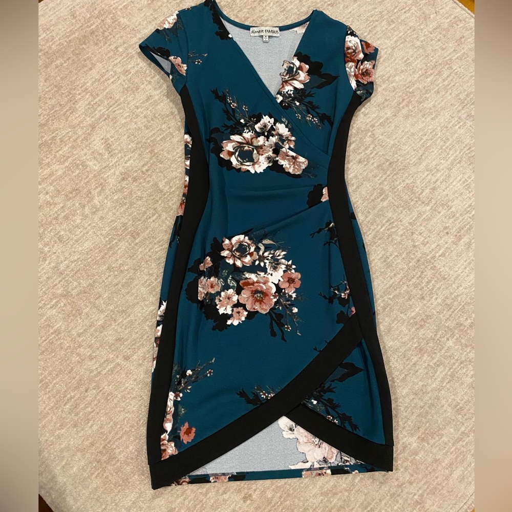 Short sleeve fitted dress